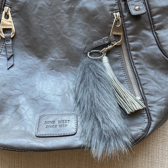 Nine West shoulder bag, grey, two zipper pockets,silver toned hardware, keychain - Picture 4 of 10